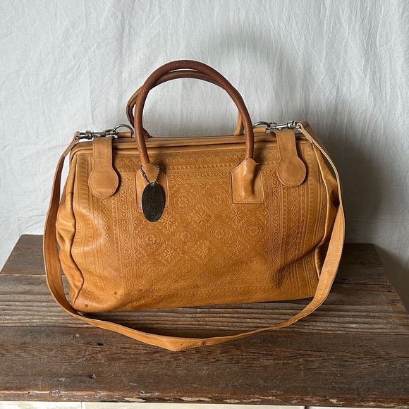 Kenneth Cole Handbags - Kenneth Cole Tan Leather Satchel